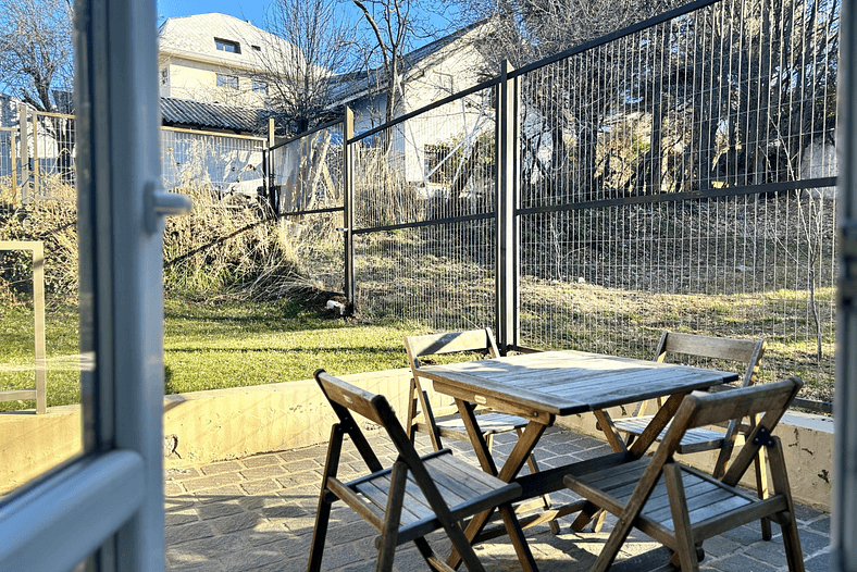 Acomodação no Centro de Bariloche con Patio Exterior